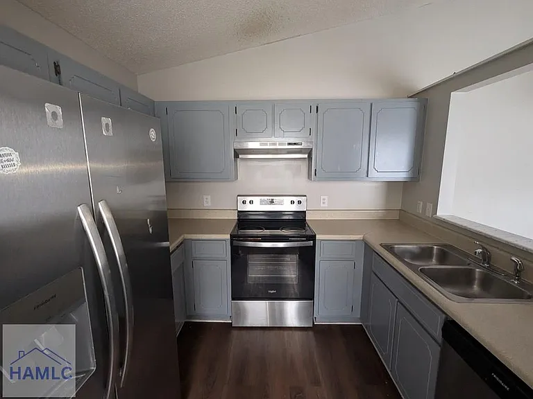 Brett Dr — Photo 3