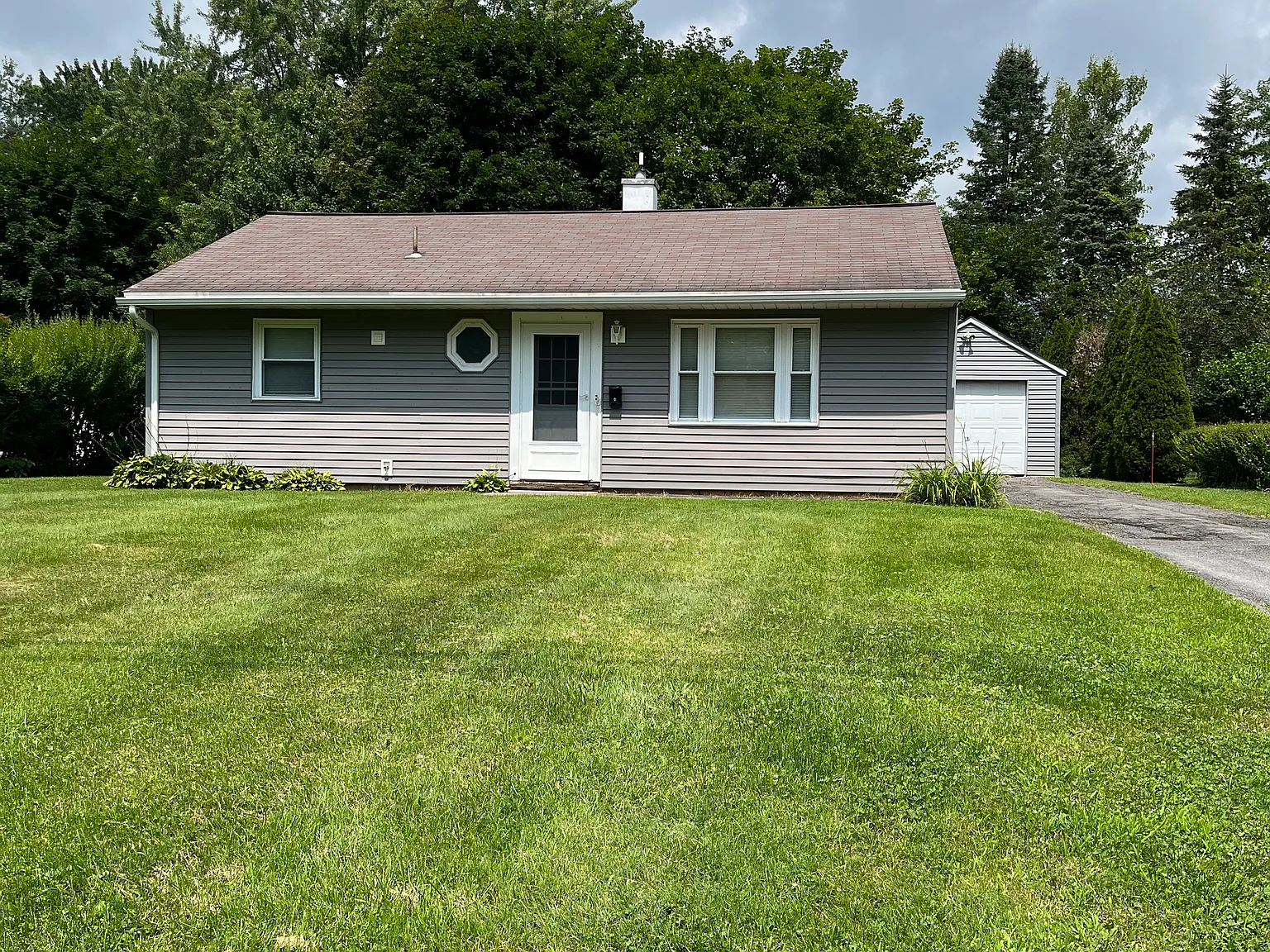 22 Balsam Cres — Photo 1