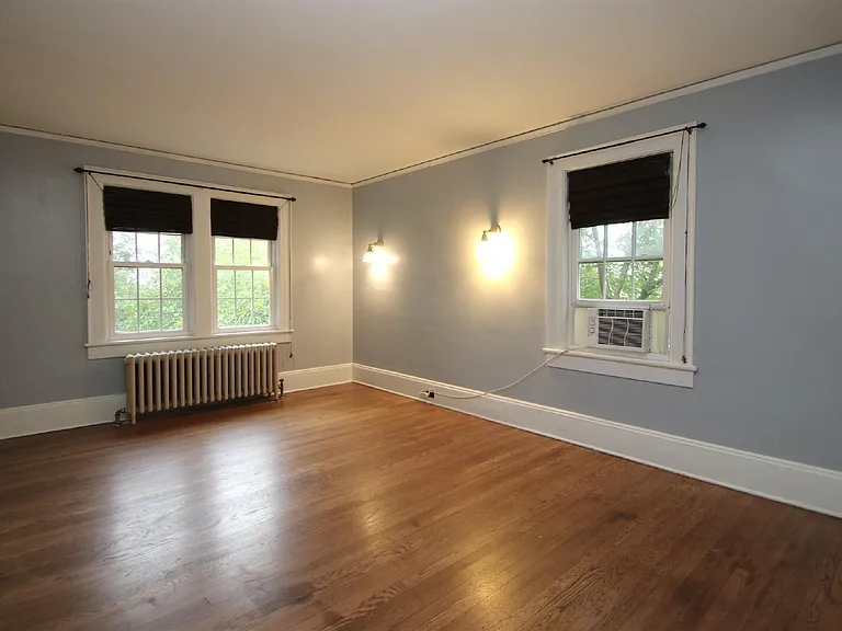 1044 N Main St — Photo 15