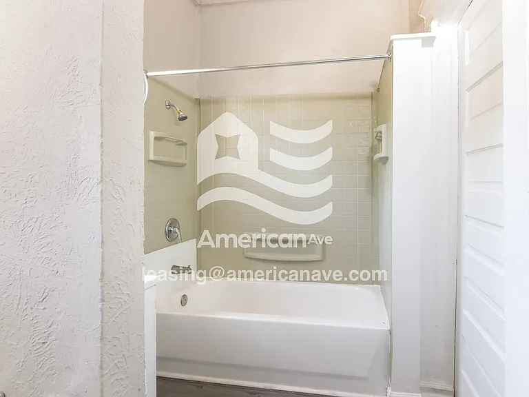 20364_009_main_bathroom_9.jpg