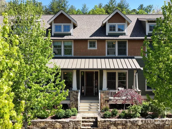 4 Fitzgerald Rd, Black Mountain, NC 28711