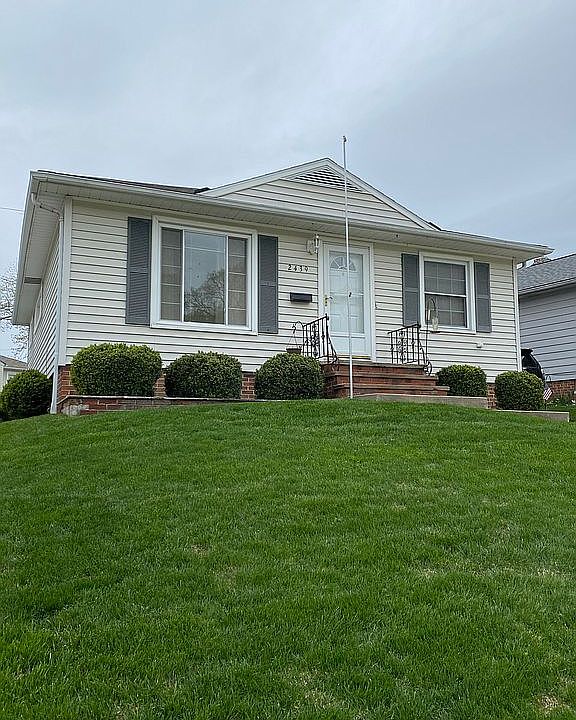 1st image of 2439 Park Dr