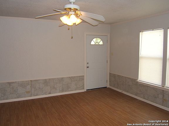 4th image of 431 W Southcross Blvd