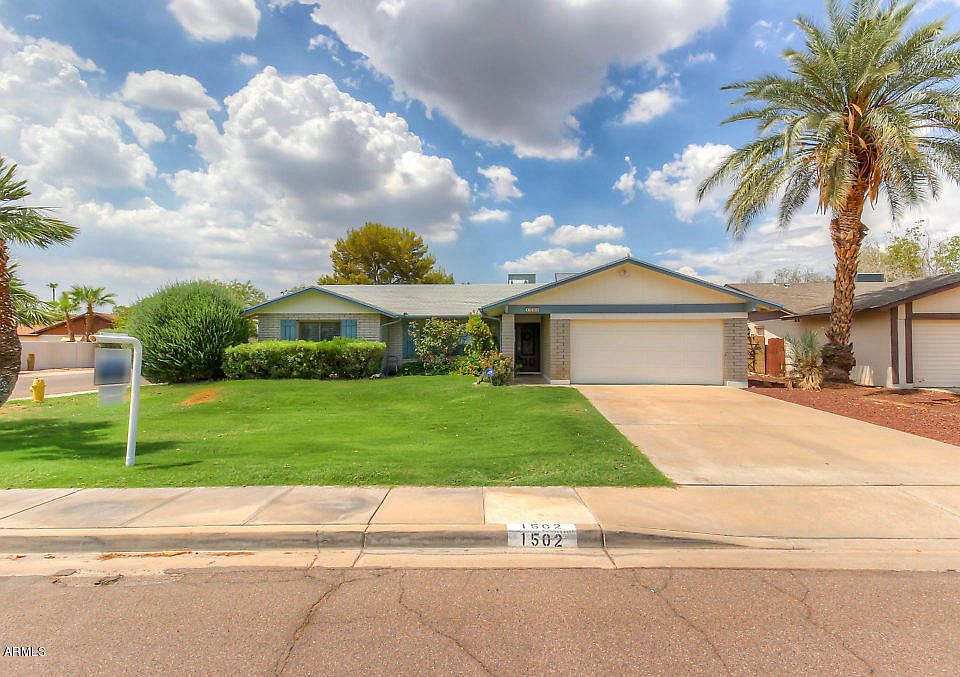 2nd image of 1502 E Bell De Mar Dr
