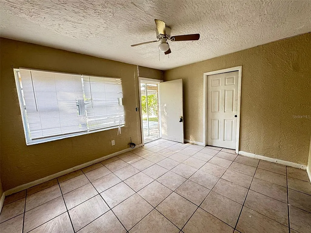 4 bed, 1.0 bath, 1500 sqft, $1,800 — Photo 3