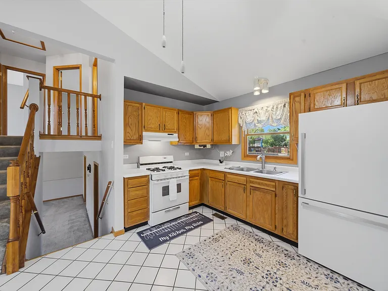 752 Rosanne St — Photo 20