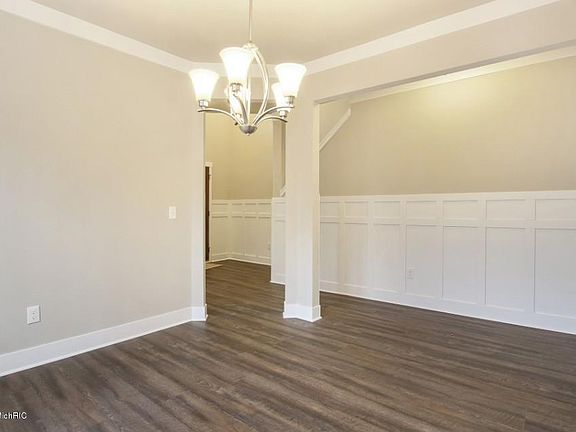 5th image of 18804 Leonard Ct