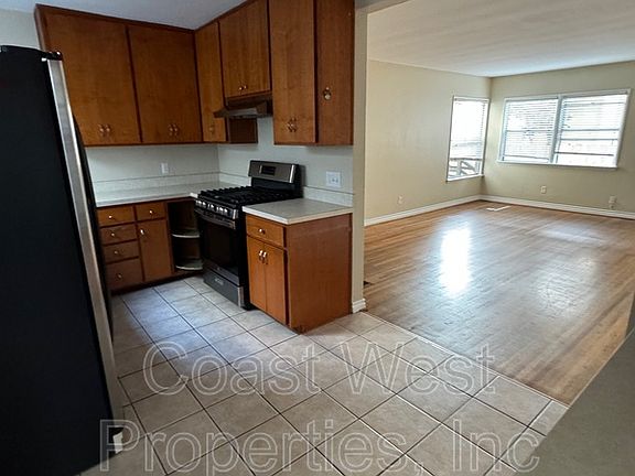 3rd image of 1047 Loring St