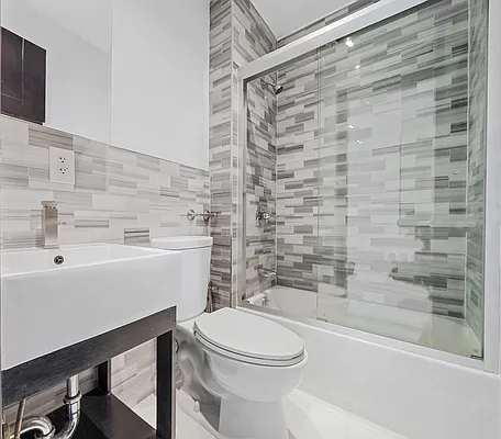 Rented by REAL New York | media 21