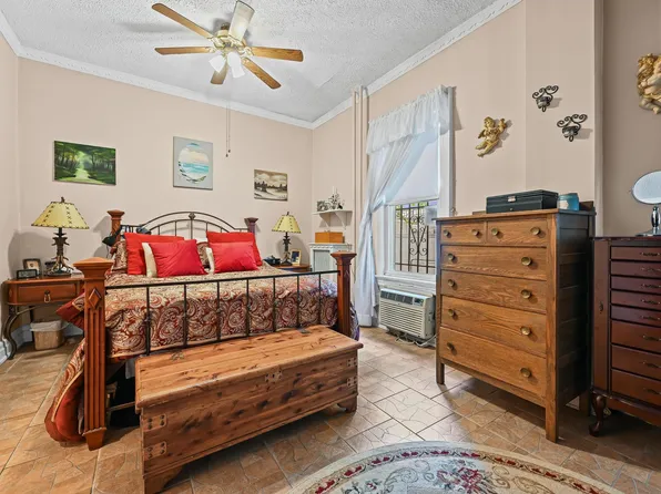 1026 East 2nd Street image 17 of 32