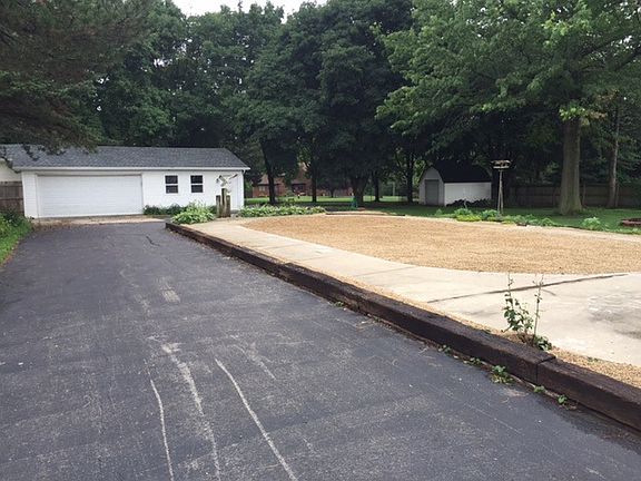 3rd image of 3847 Falling Leaf Dr