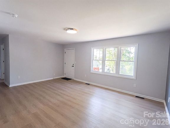 3rd image of 915 Kenham Pl