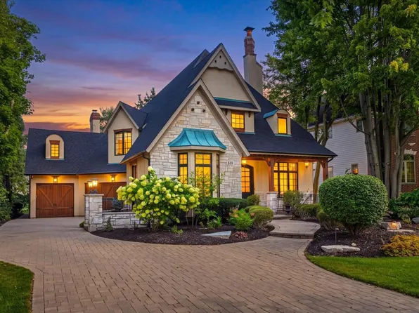 849 E Hillside Rd, Naperville, IL 60540
