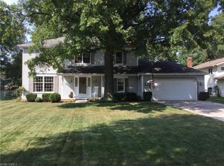 25962 Tallwood Dr, North Olmsted, OH