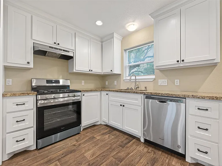 1708 Sycamore Ave — Photo 11