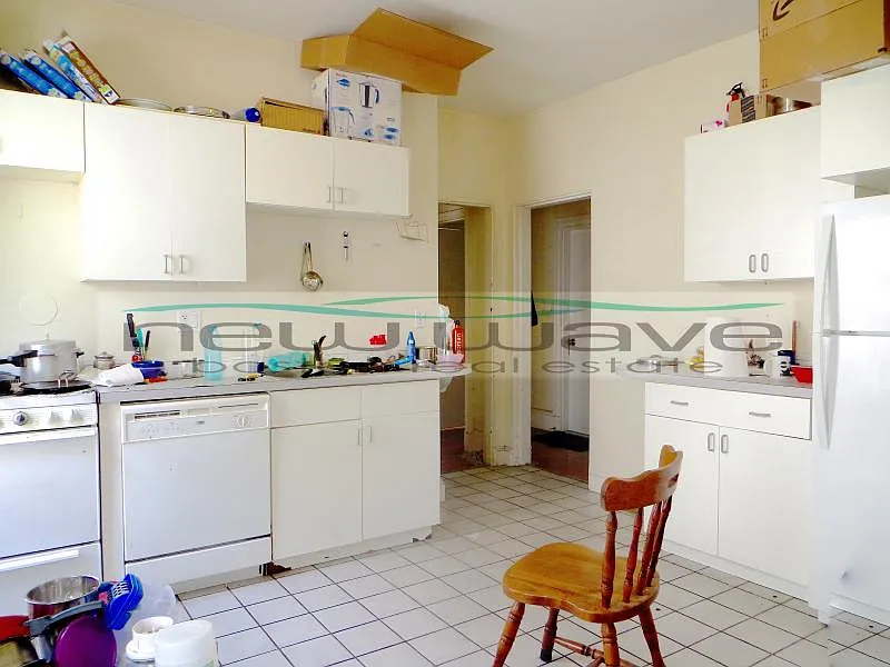 3 bed, 9999 sqft, $4,000 — Photo 2