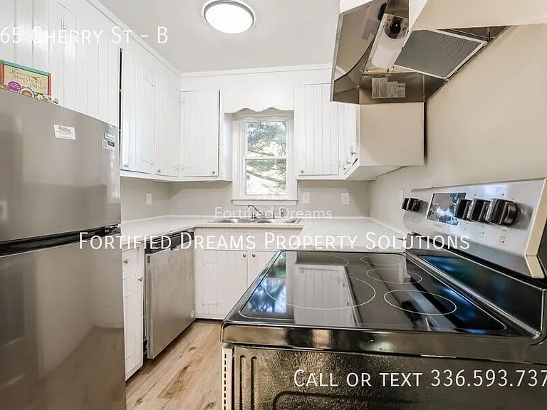 165 Cherry Ln #B — Photo 8