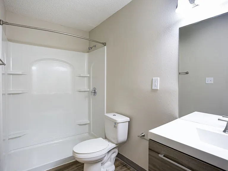217 W Broadway — Photo 11