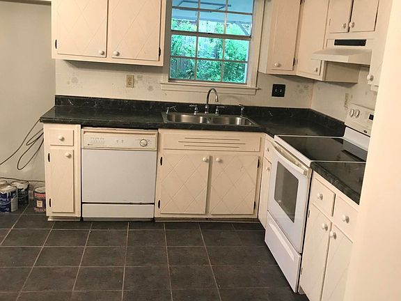 2nd image of 394 Plum Pt