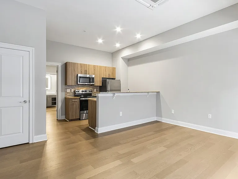 1300 Chestnut Street — Photo 4