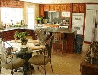 Kitchen with Breakfast Bar