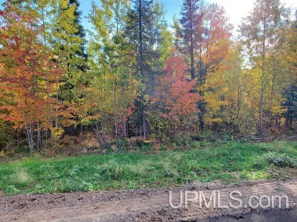 8 N Greenwood St, Ishpeming, MI 49849