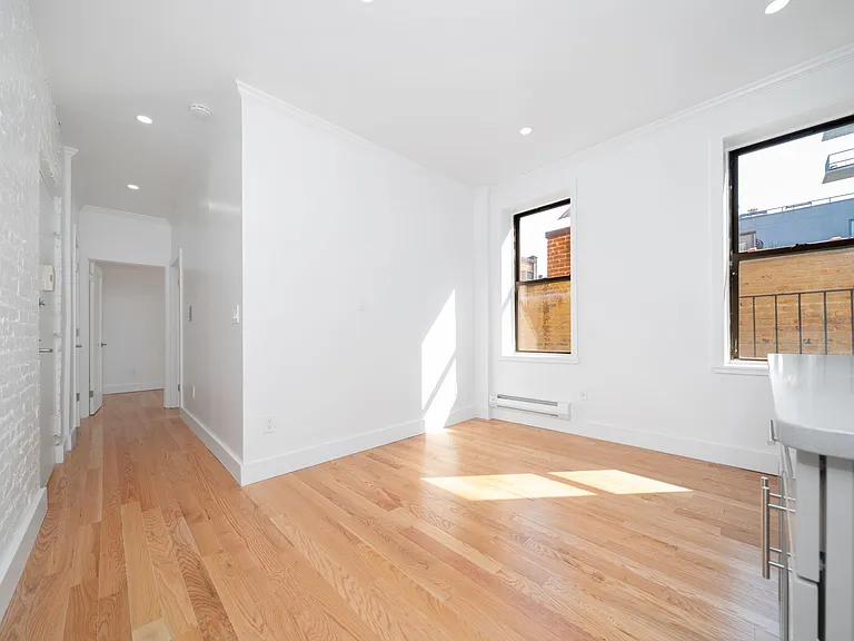 201 E 2nd St #5C — Photo 4