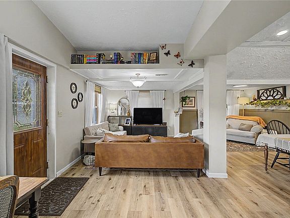 3rd image of 549 Hill St