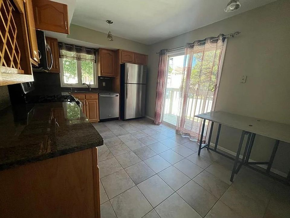 1st image of 140 Bishop St #3