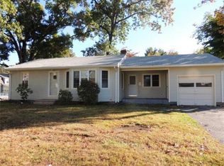 5 Crest St, Springfield, MA 01109