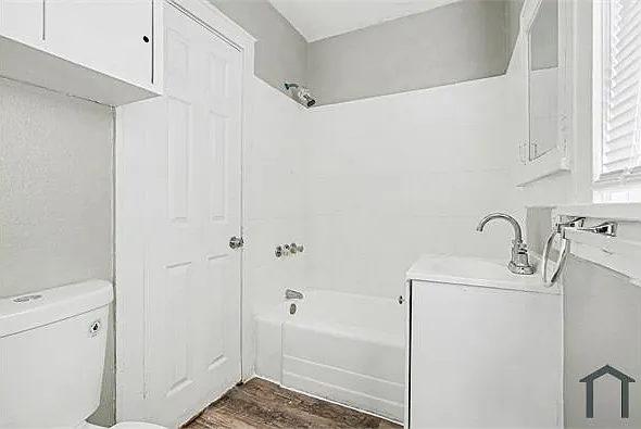 2421 E 67th Ter — Photo 9