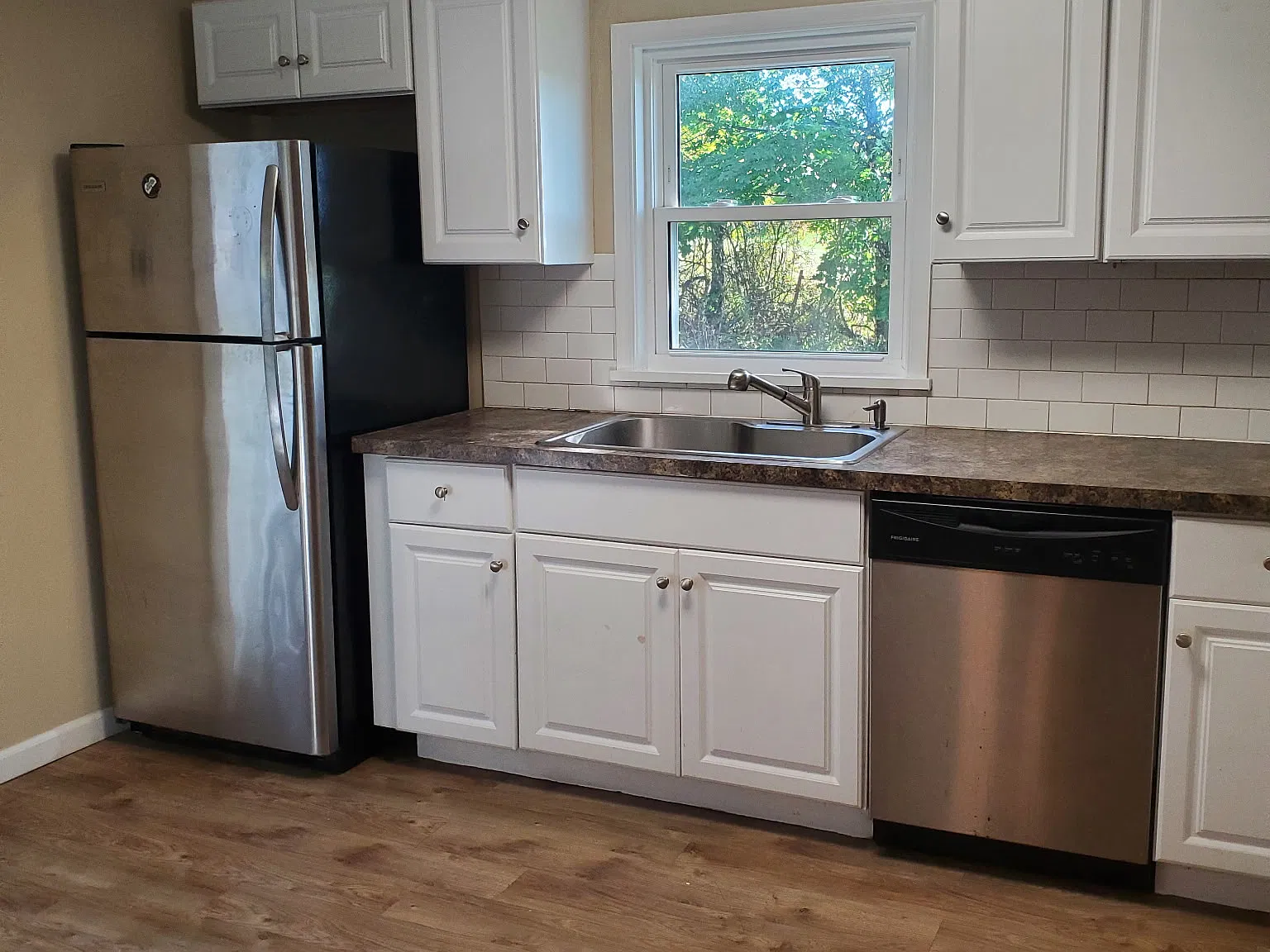 3 bed, 1200 sqft, $1,195 — Photo 2