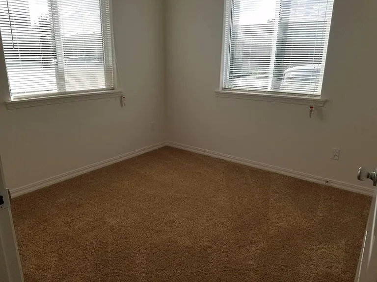 13 Diane Rd — Photo 4