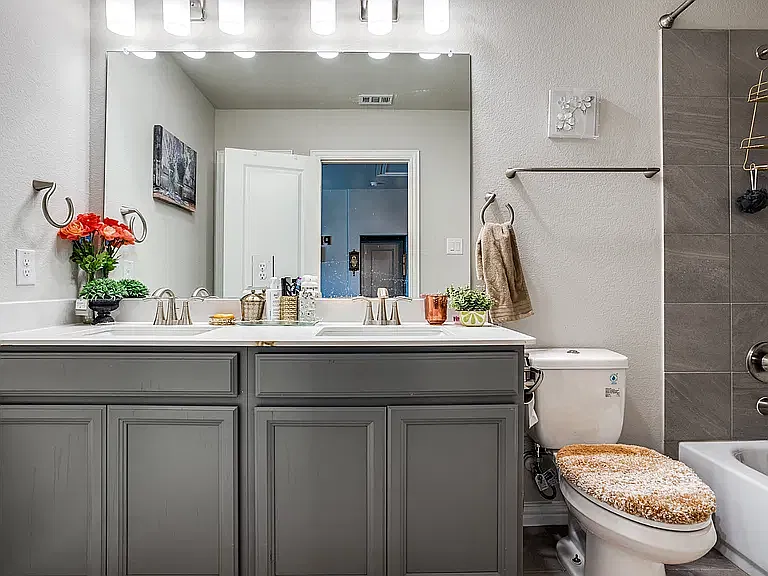 4 bed, 2398 sqft, $3,200 — Photo 3