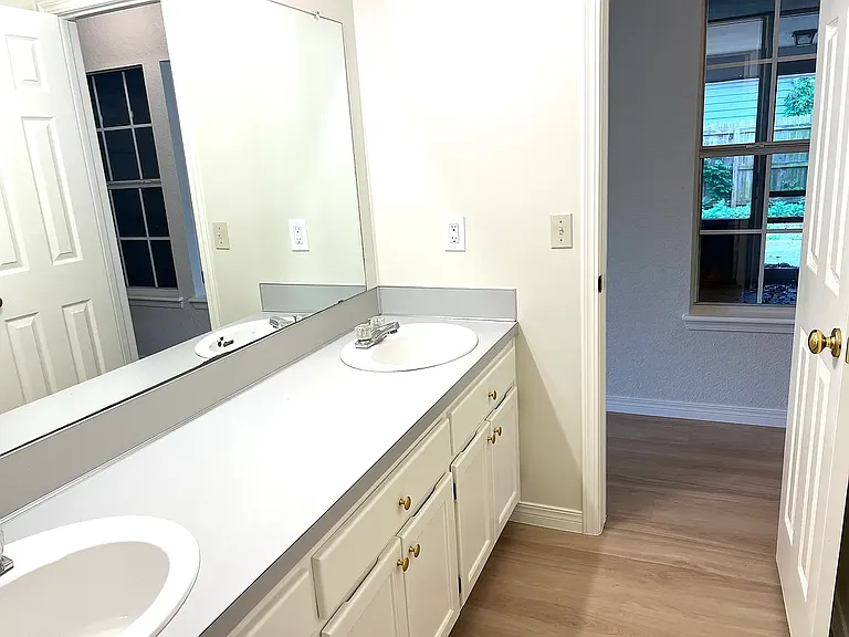11102 S Nandina Ave — Photo 16
