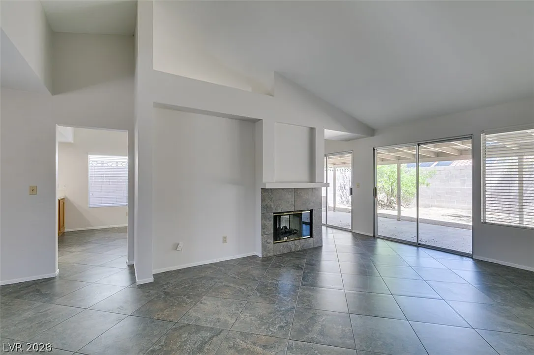 3 bed, 2.0 bath, 1555 sqft, $1,850 — Photo 4