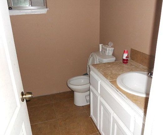 5th image of 1502 Granada Cir