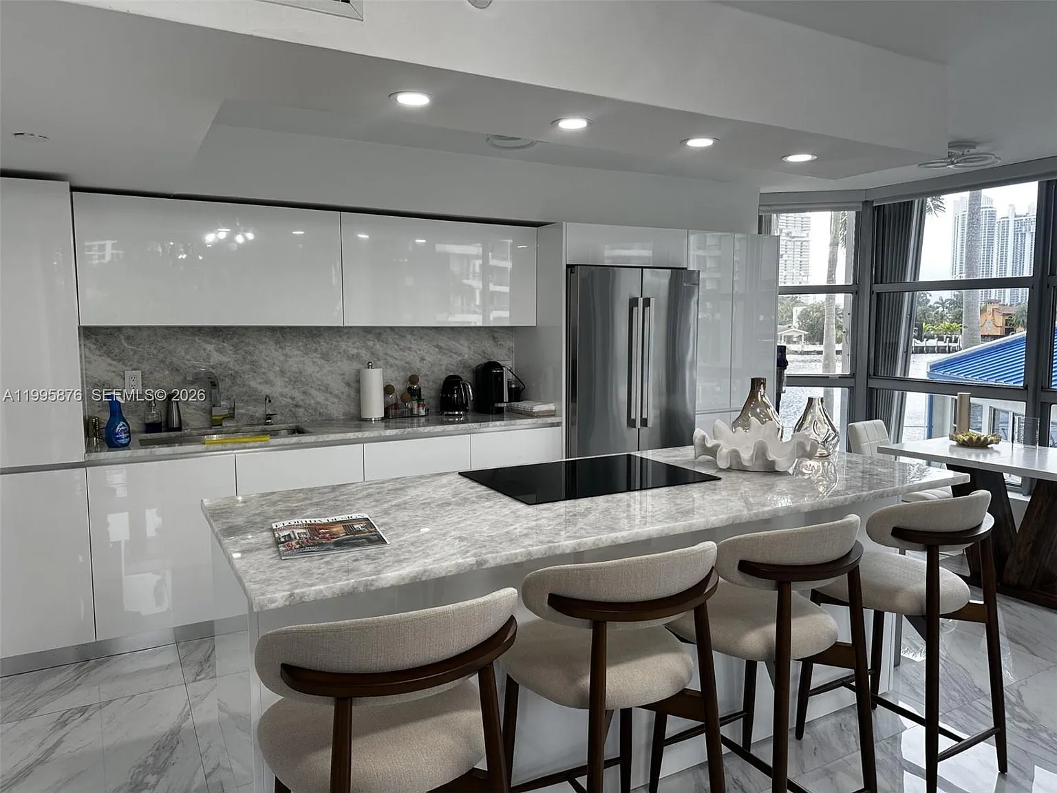 Mystic Pointe Condo No Tw — Photo 1