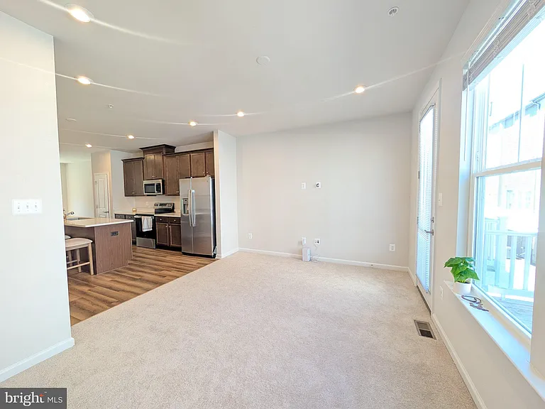 3413 Whippitt Way — Photo 5