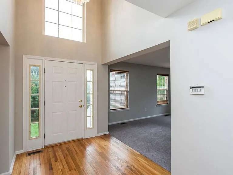 105 Farrington Ct — Photo 10