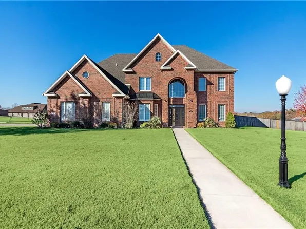 700 Galahad Dr, Springdale, AR 72762