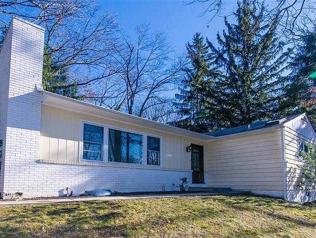 1st image of 49 Lakeside Ave