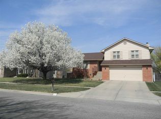 5518 E Prairie Hawk Ln, Wichita, KS 67220