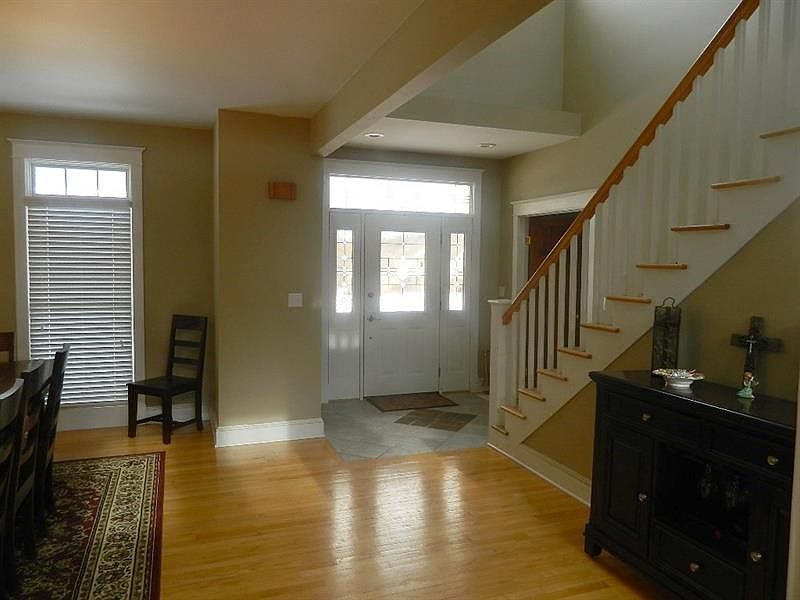 2nd image of 409 Chestnut Rdg