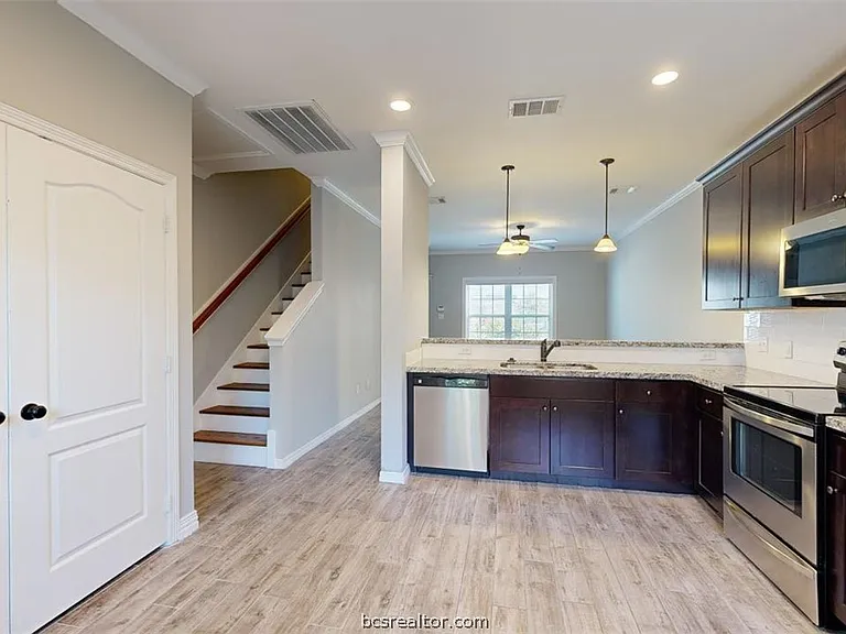 301 Sw Pkwy #341 — Photo 9
