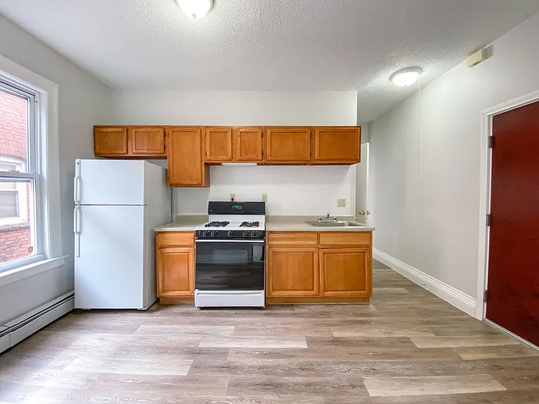 291 Buckingham St / Luca Investments LLC — Photo 38
