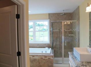 7 Summit Dr, Marlboro, NY 12542