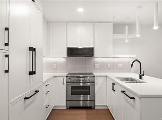 1102 Esquimalt Rd #TOWNHOUSE 2, Esquimalt, BC V9A3N3