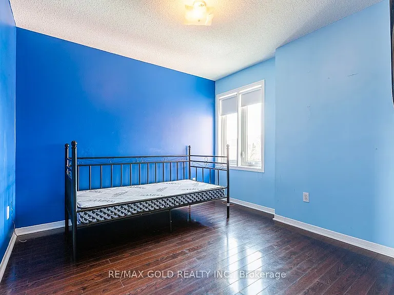 1 Ripley Cres — Photo 18
