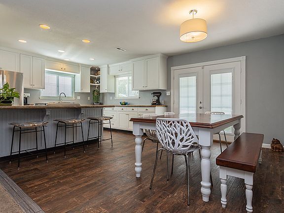 3rd image of 624 Don Vincente Dr